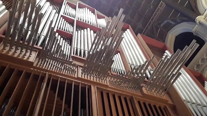 Widor's Toccata on the largest mechanical pipe org...