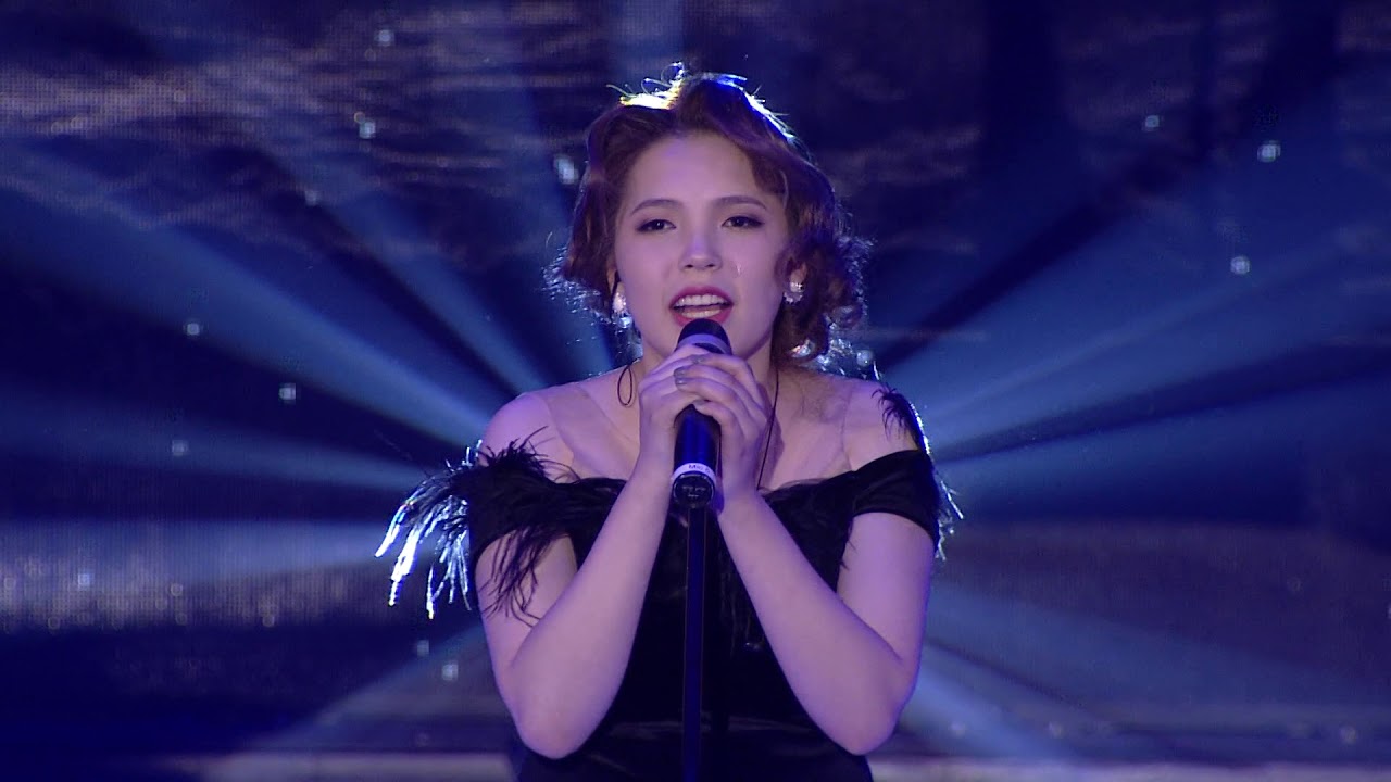 Ө. Ангелина (Юлия Савичева- Высоко) - YouTube