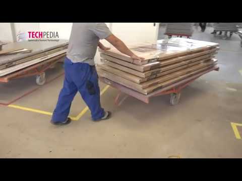 Video: Ako sa vyrábajú dvere