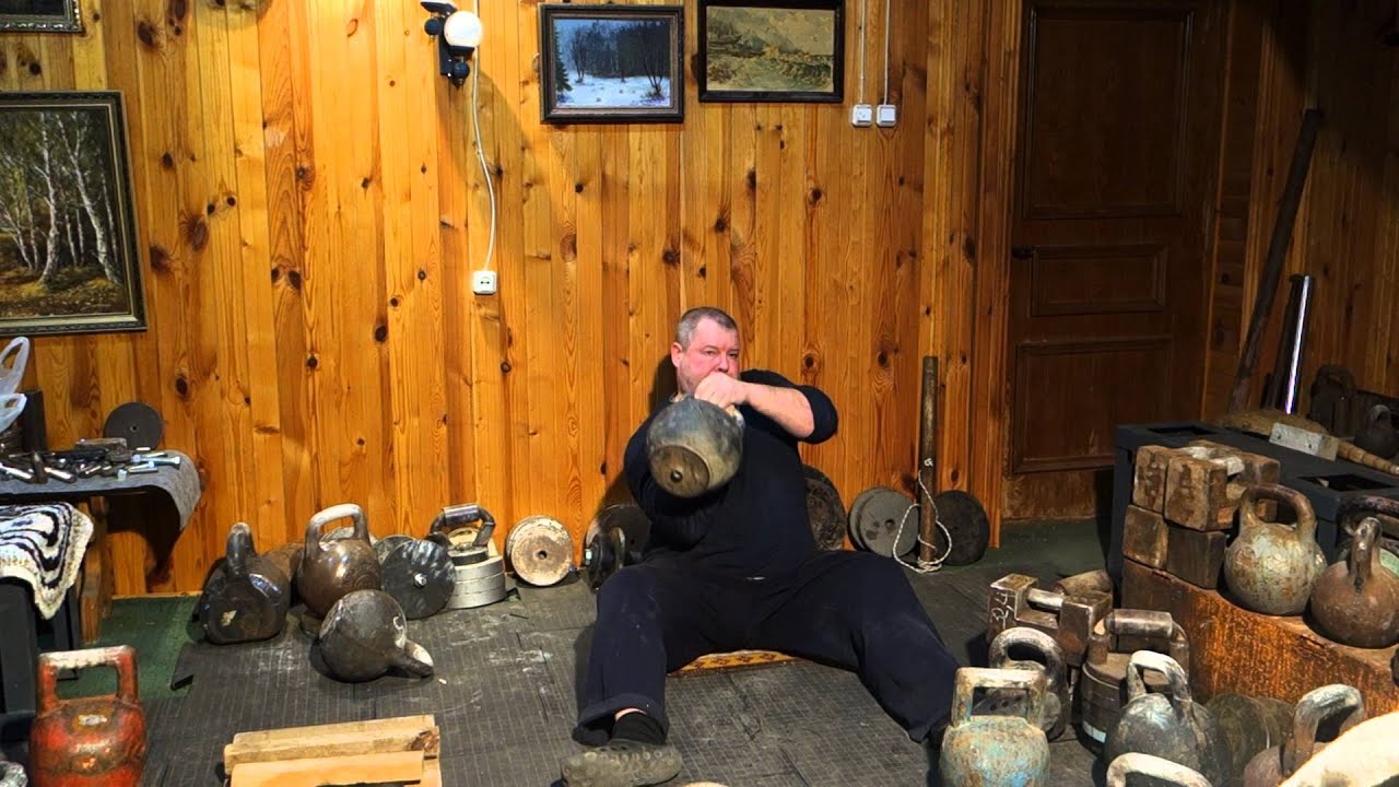 Гиря пресс сидя