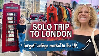 Solo Trip to London | Brick Lane Shopping, Notting Hill Movie Tour & Hostel Friends | Travel Vlog