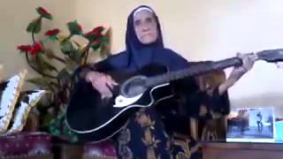 Nenek - Nenek Jago banget main Gitarnya