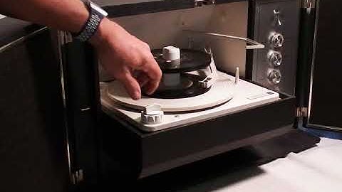 Demo - 1967 Magnavox Micromatic Suit Case Stereo Record Player