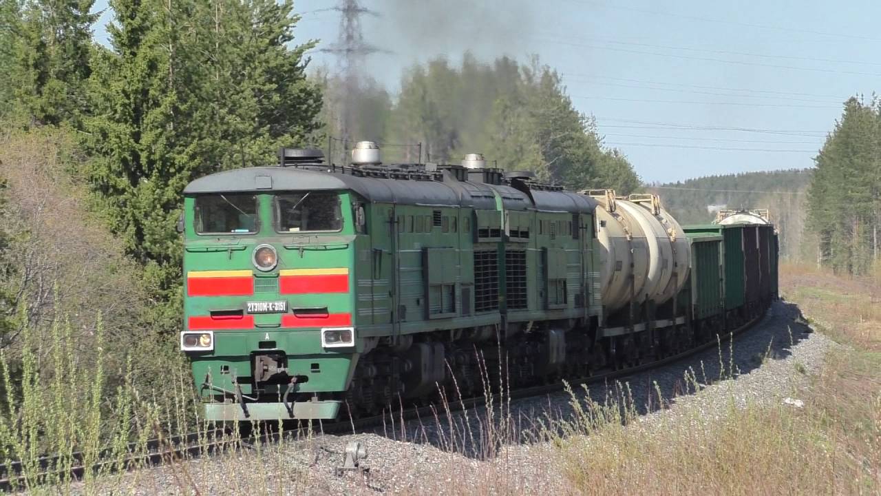 2ТЭ10М-К-3151 с грузовым поездом, Сыктывкар.