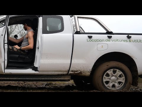 Stuck 4x4 in mud spinning tires Ford Ranger embourbé (PART 2) - YouTube