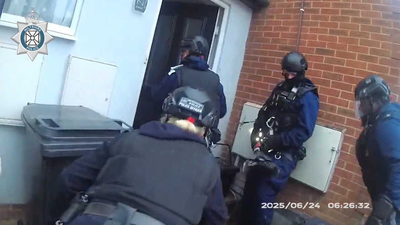 Police raid drug dealer's address and arrest 21-year-old man