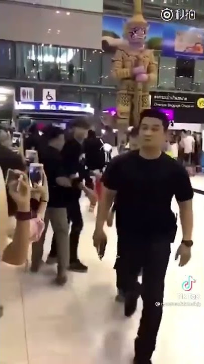 Don't speak ill of Jiyong in front of his bodyguards #GDRAGON #DARA #DARAGON #BIGBANG #2NE1 #CTTO