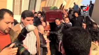 محمد صبحي  يتقدم جنازة زوجته الفنانة نيفين رامز بـ«مسجد الشرطة»