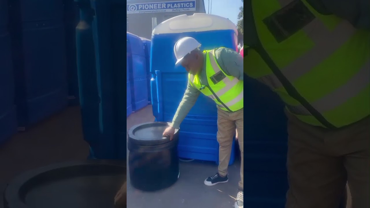 🚽 Introducing the Ultimate Mining Sanitation Solution &ndash; Pioneer Plastics&rsquo; 1.8m Chemical Toilet!