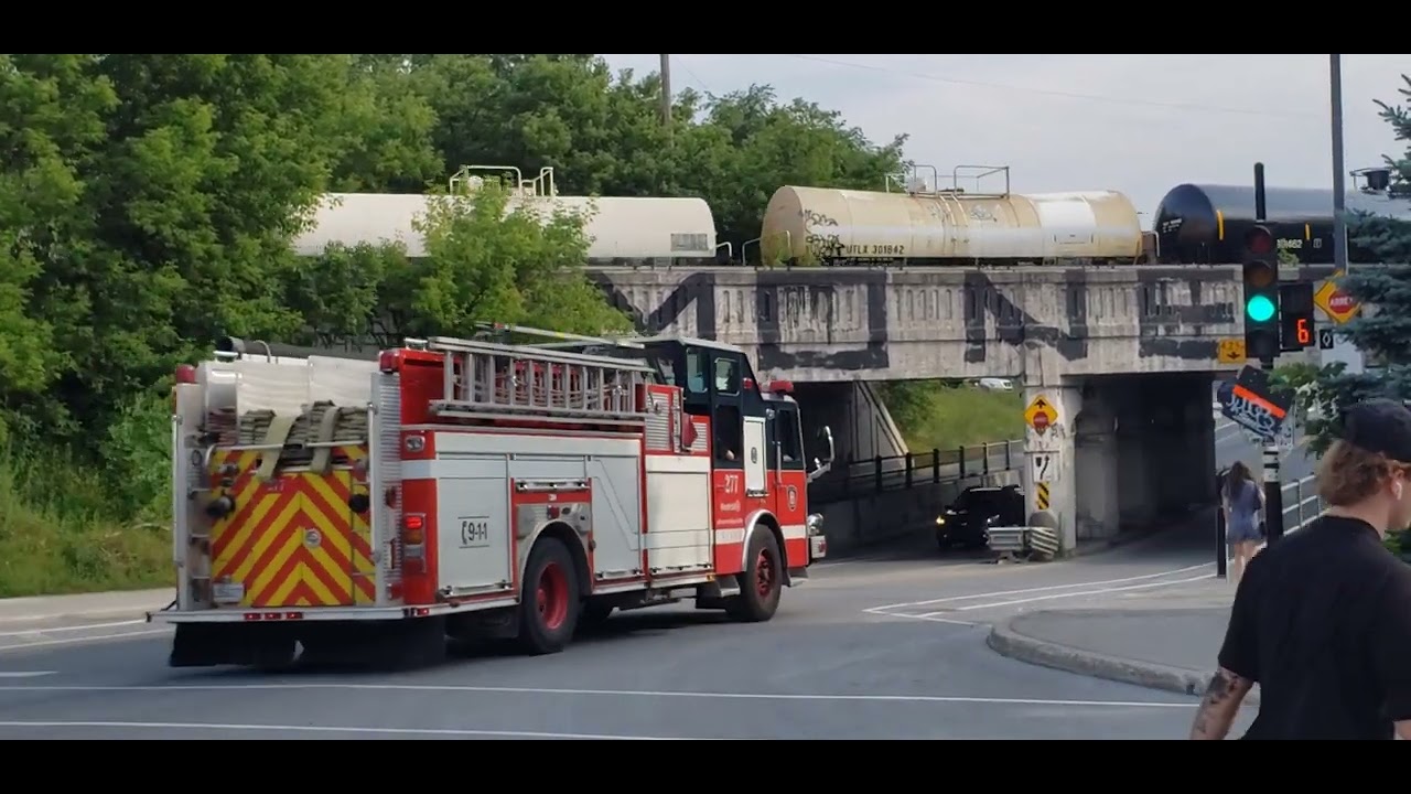 TRAINS CN Local Over Notre Dame Street Traffic With Elton McFall YouTube