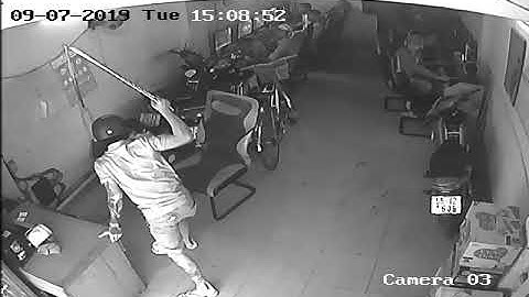 Chém chủ quán net trượt hết không trúng phát nào