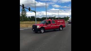 Semi truck carrying more than 5,000 chickens crashes in Battle Ground, Washington