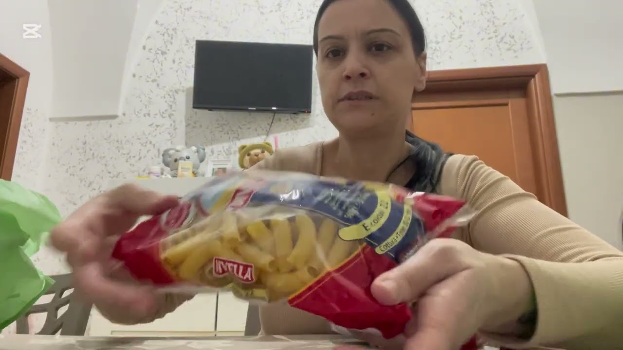 In cucina e un piccolo svuota spesa ♥️