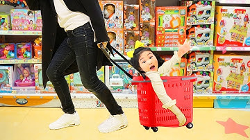 Boram and Dad played hide and seek at the market
