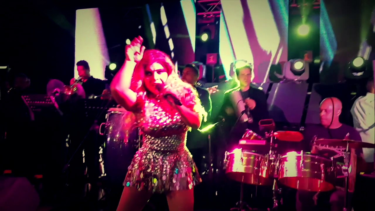 Diveana y su Banda Lo que yo sé Show en vivo