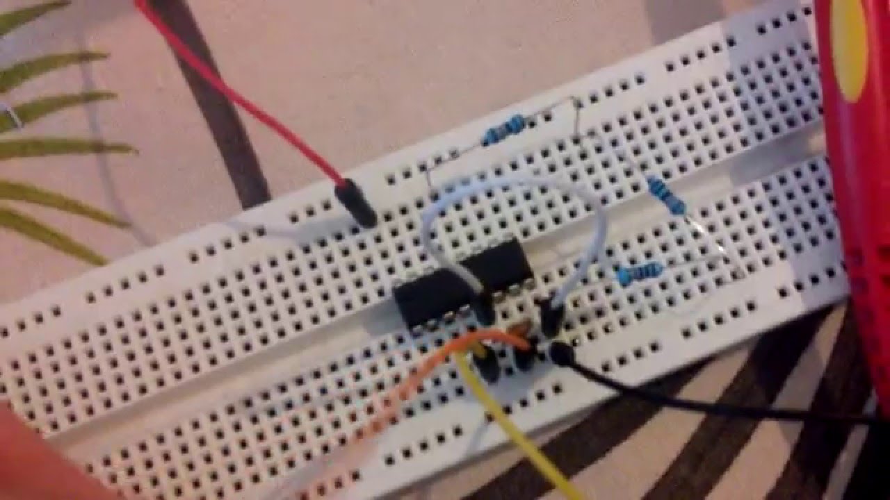 CD4046 PLL gibt eine Rechteckspannung aus