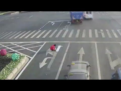 Man paints own illegal road markings in eastern China