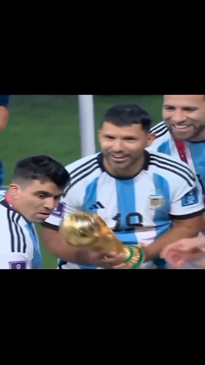 moment bersejarah sergio aguero angkat trophi world cup untuk pertama kalinya #fifaworldcupqatar