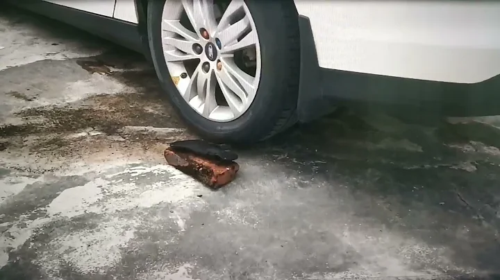 SYH tactical camping axe passed the car rolling te...