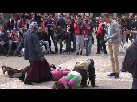 Zo pesten PSV-fans zigeuners