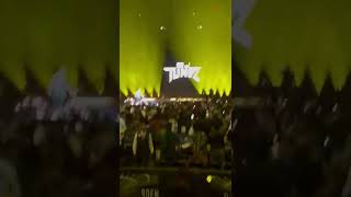 Download Lagu MOMENT WIZKID PAID TRIBUTE TO DAVIDO'S LATE SON DURING HIS PERFORMANCE AT THE MADISON SQUARE GARDEN MP3