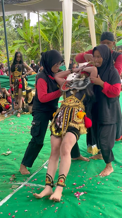 NGERI ‼️ menyeramkan gadis cantik kesurupan viral tiktok #jathilan #jaranankesurupan