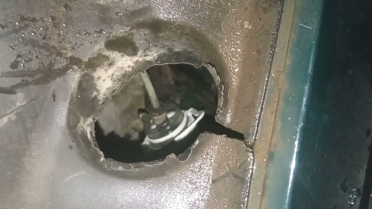 ваз 2106, стыбзили бензобак - YouTube