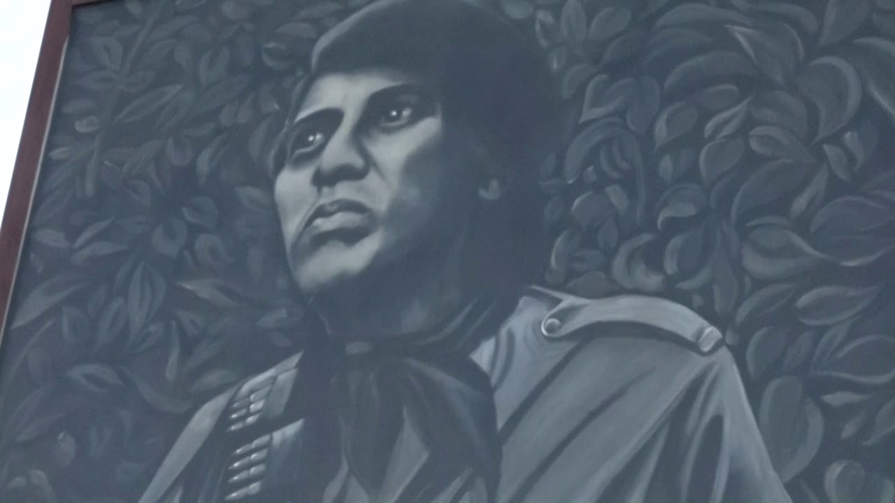 Universitarios de la UNANLeón rinden homenaje a Edgard "La Gata Mungía