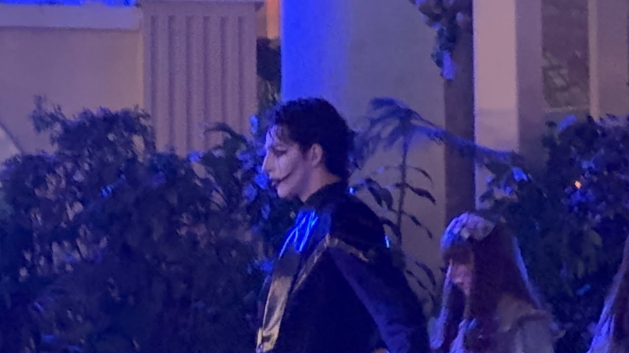 롯데월드에서 1년만에 다시 진행한 스트리트 호러쇼:더 마리오네트 맛보기 공연