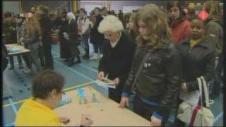 GIRLS ARE TARGET FOR VACCINATION PROJECT / RIJKSVACCINATIE PROGRAMMA