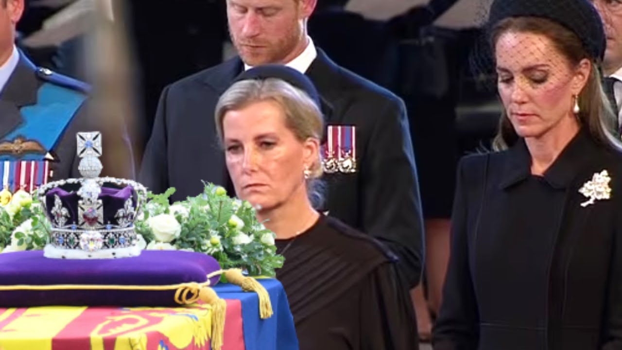 HEARTBREAKING MOMENT Kate and Sophie on brink of tears as they stare at ...