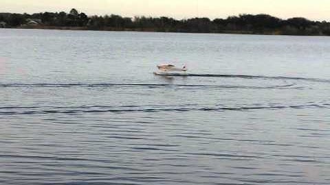 1/4 Scale Piper Super Cub Floatplane - 1st landing on maiden voyage