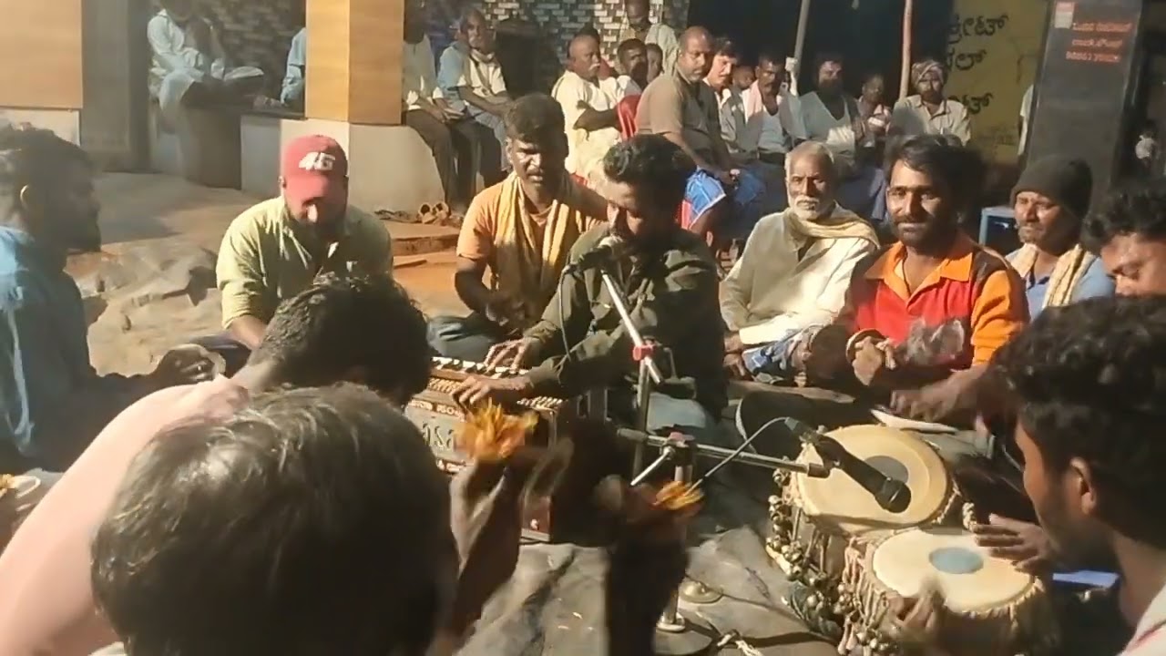 ಮಾರುತಿ ಮಾಸ್ತರ ತಂದೆ ನಿಧನ ರಾದ ದಿನ ಭಜನಾ ತಾಯಿ ಅಳತಾಳ ಕಣ್ಣೀರ ಸುರಿಸಿ #anandmastarbajanapada#tatvabajanapada