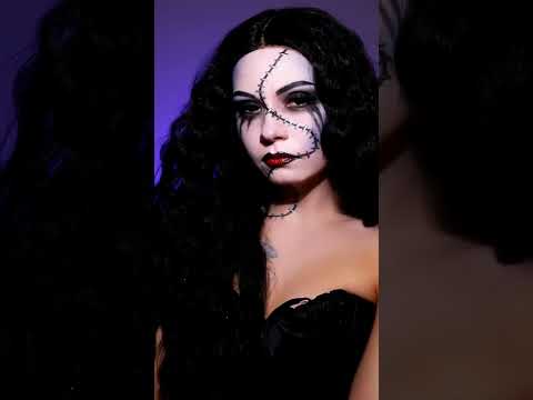 What Do You Think Of Delores From Beetlejuice? | @rimgaile.ma x Coloured Contacts