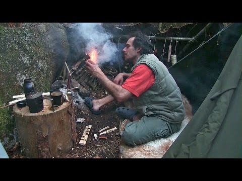Doku - Leben im Wald mit einfacher Ausrüstung. Steinzeit und Waldläufer Techniken