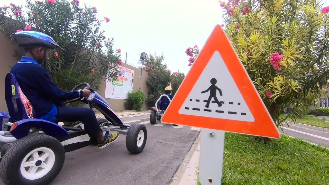road safety guard manual español Street savvy: Staying safe on Senegal's roads - BBC What's New?