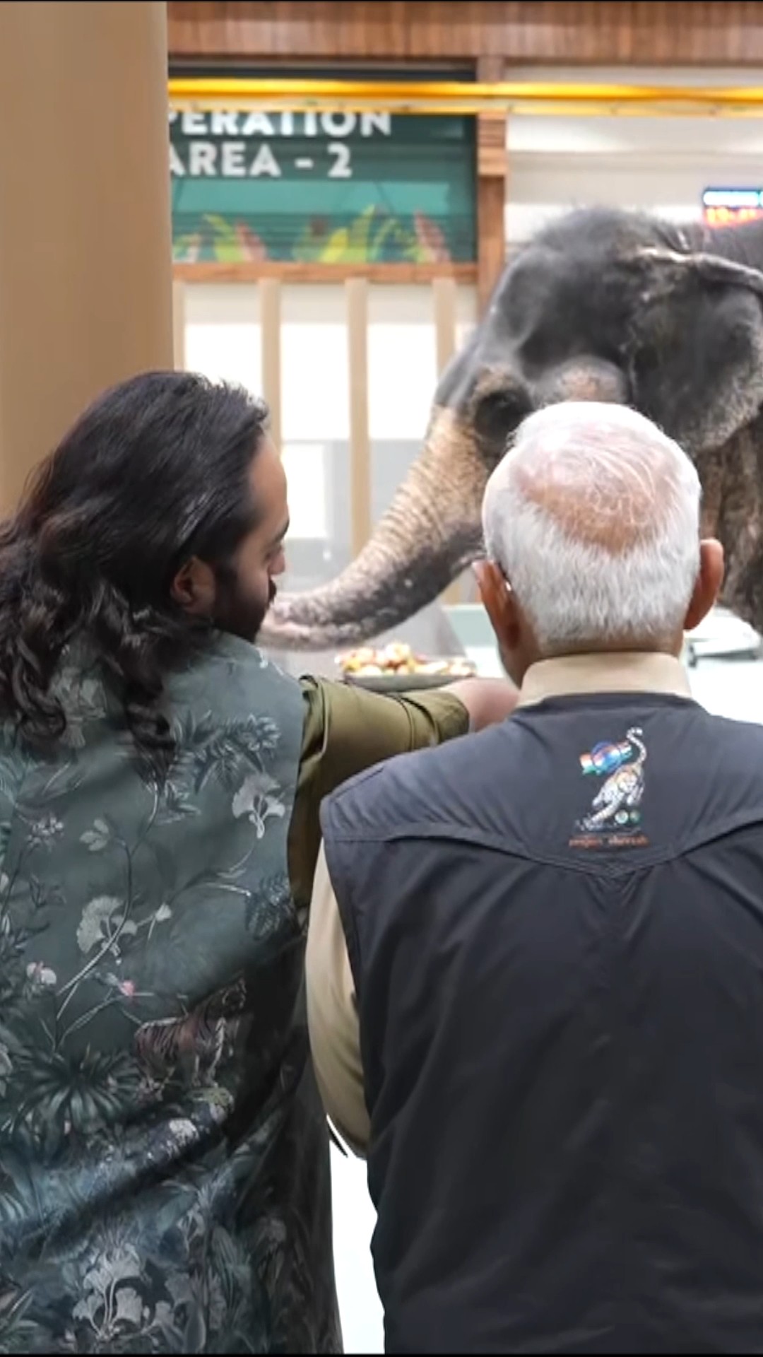 PM Modi visits world's largest wildlife animal hospital at Vantara in Jamnagar, Gujarat | #shorts