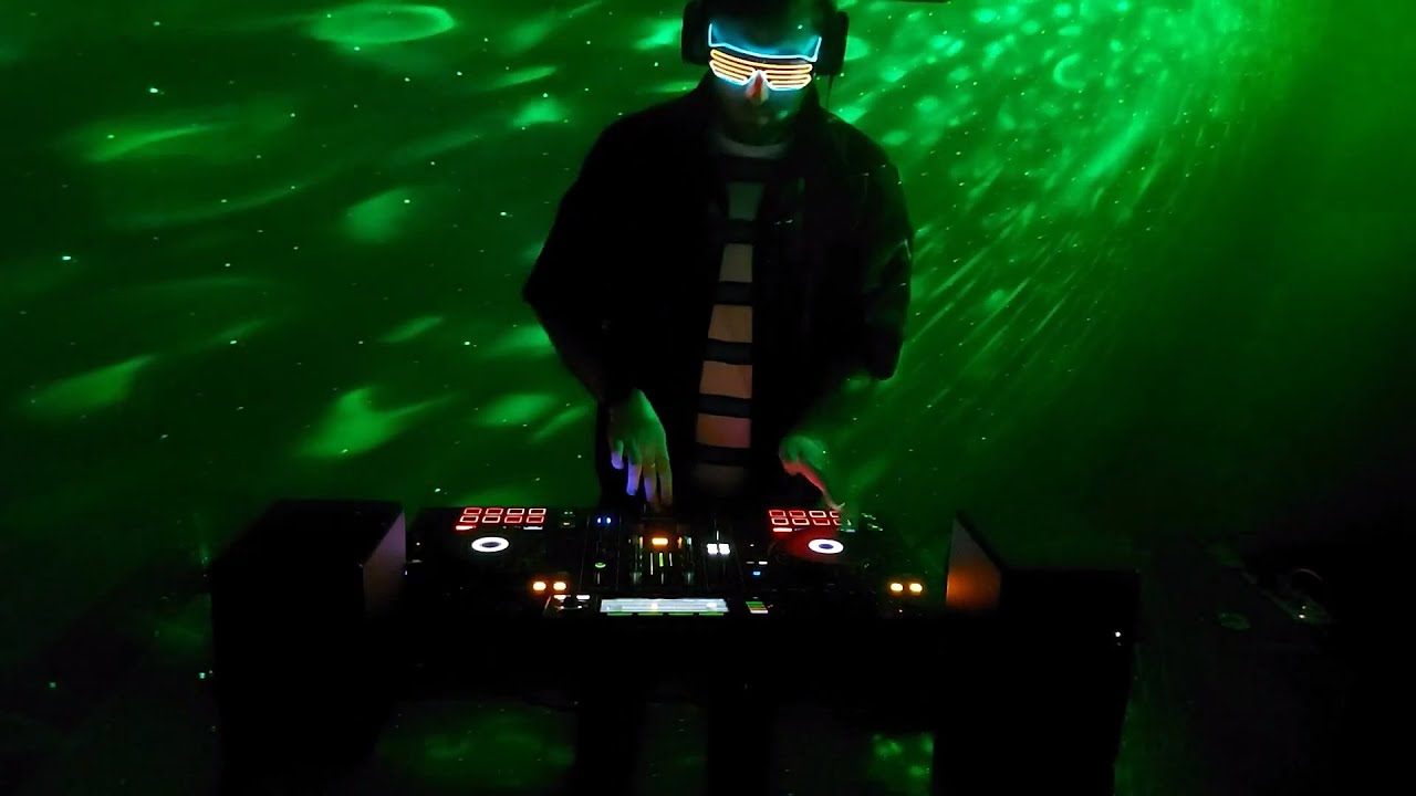 Guarda DJ J-YEN | 2AM Bass House Mix 2021 su YouTube