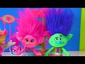 Poppy branch trolls play fizzys  disk drop game