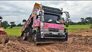 Fuso เล่นท่ายาก จังหวะยกดั้มเกือบร่วง Dump Truck