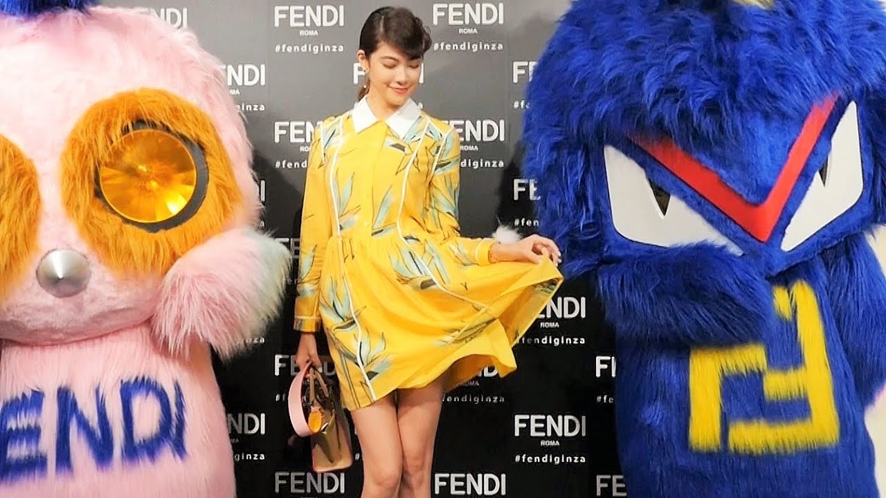森星 マイクロミニのセクシードレスで登場！「 FENDI GINZA