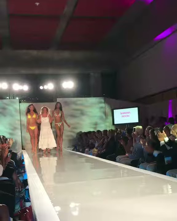 DCSW17 Designer Banana Moon