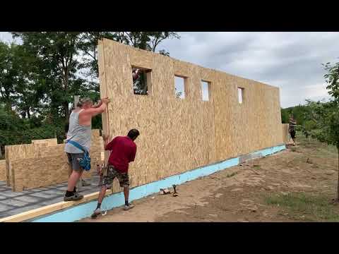 Videó: Pajtaház (106 Fotó): Egy- és Kétszintes Házak Projektjei Szénsavas Betonból, Keretből és SIP Panelekből, Elrendezés és Belső Példák