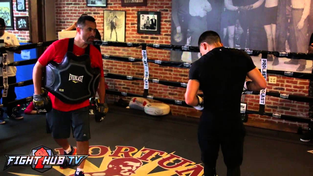 Евгений Градович против Оскара Вальдеса. Полное видео. Полная тренировка Вальдеса на лапах.