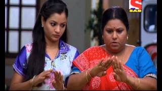 Ep 1 - badi dooooor se aaye hai extra-terrestrial people, from a
different galaxy have come to earth. panic occurs in the society as
bhadresh's 2 sons mite...