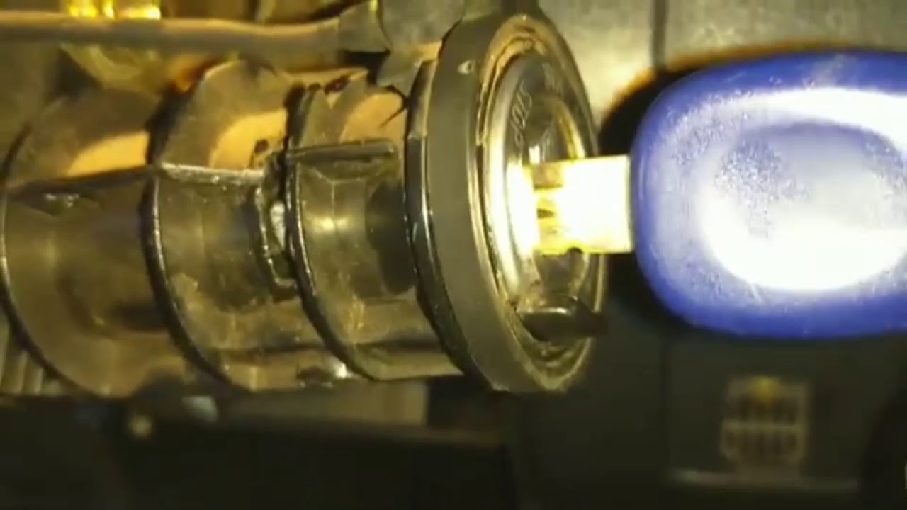 Mais uma manutenção-troca do miolo da chave de ignição do Fiat uno.