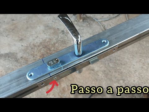 Vídeo: Como instalar um fecho em uma porta de metal: instruções passo a passo