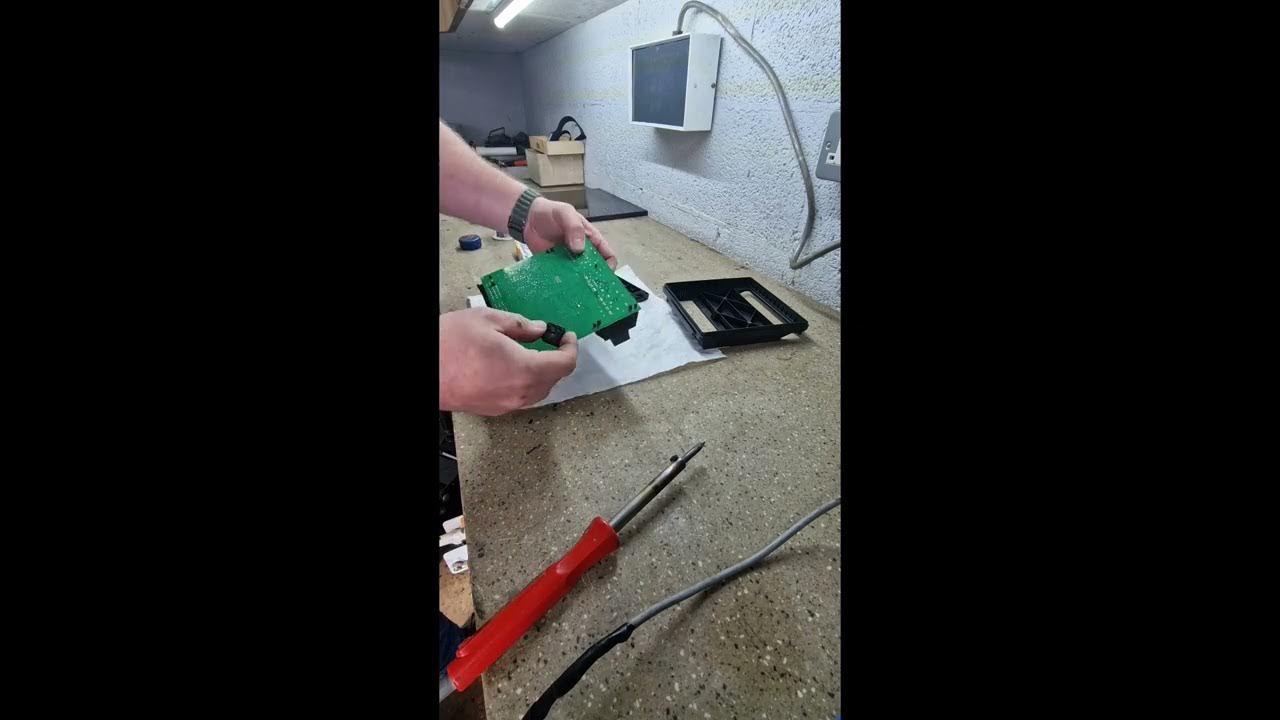 Volkswagen VW T5 caravelle. Intermittant windscreen wipers BCM relay