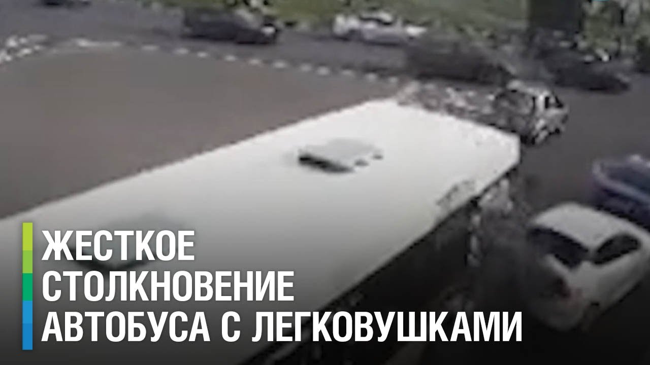 У автобуса отказали тормоза и он на всей скорости протаранил семь легковушек в Липецке