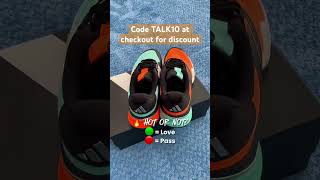 Use the code TALK10 at the checkout to get discount: https://www.tenniswarehouse-europe.com